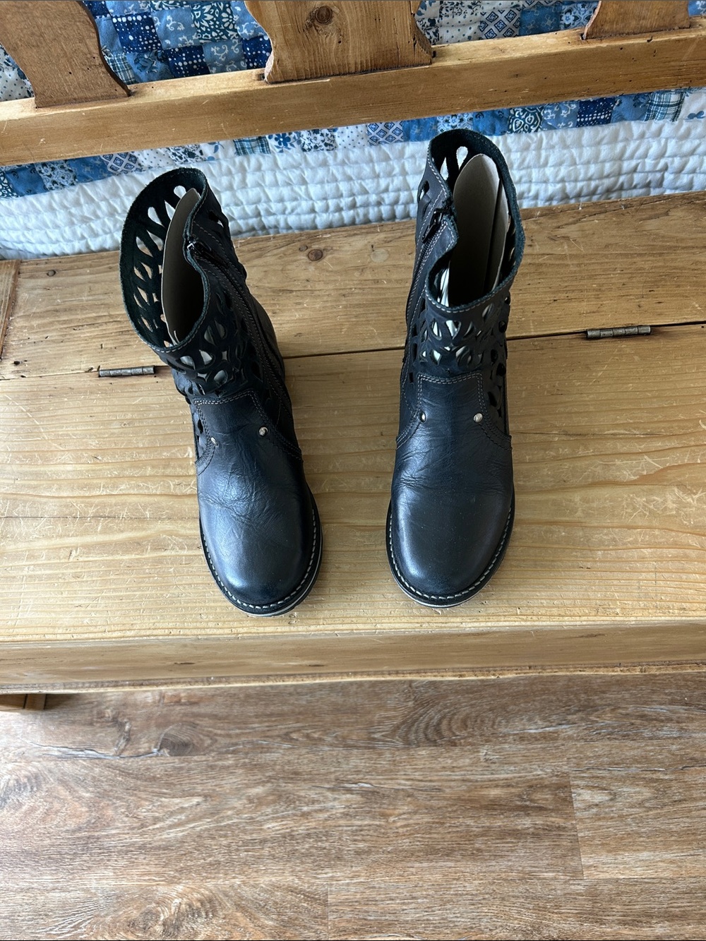 Dromedaris black cut out boots. Very rare. Excellent condition